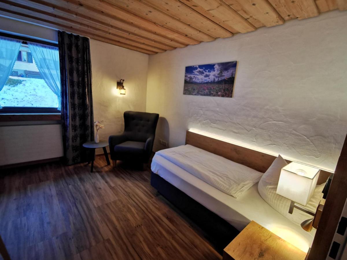 Gasthof & Hotel Zur Post Wallgau Exteriör bild